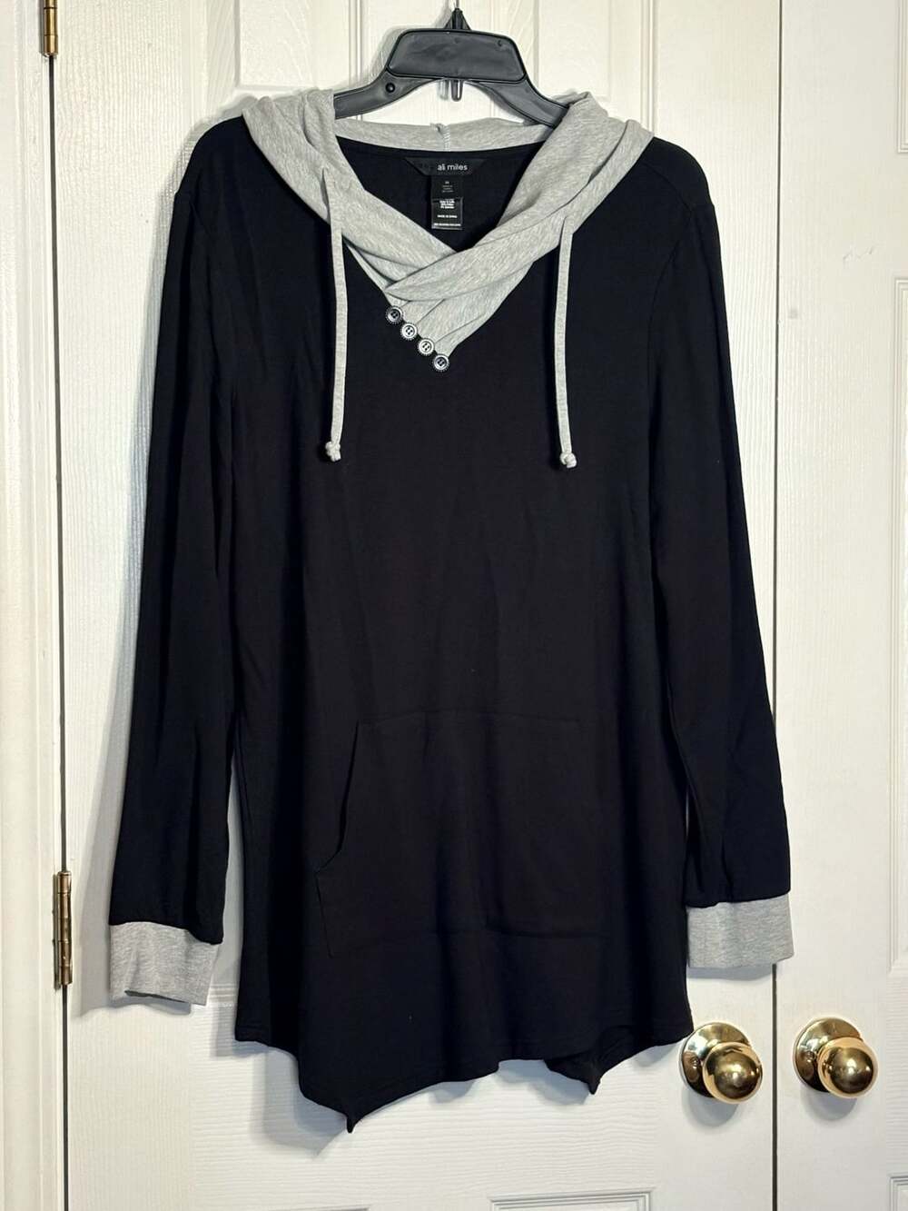 Eli Miler Women's Black and Grey Button Neck Hoodie Size M - Picture 2 of 6